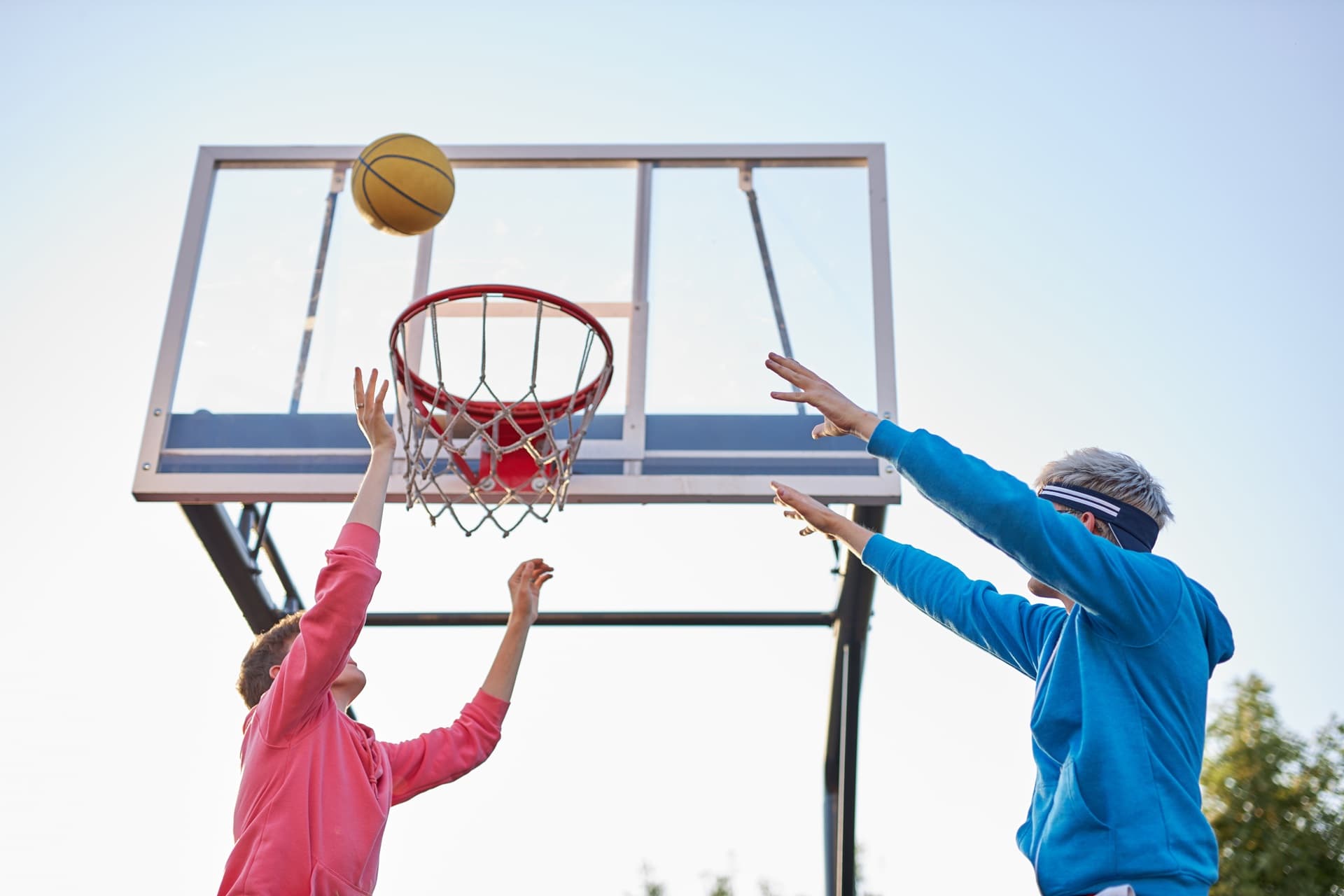 Trei weekend-uri cu baschet în Parcul Obor 🏀 Competițiile, parte din turneul Sport Arena Streetball. Înscrierile au început