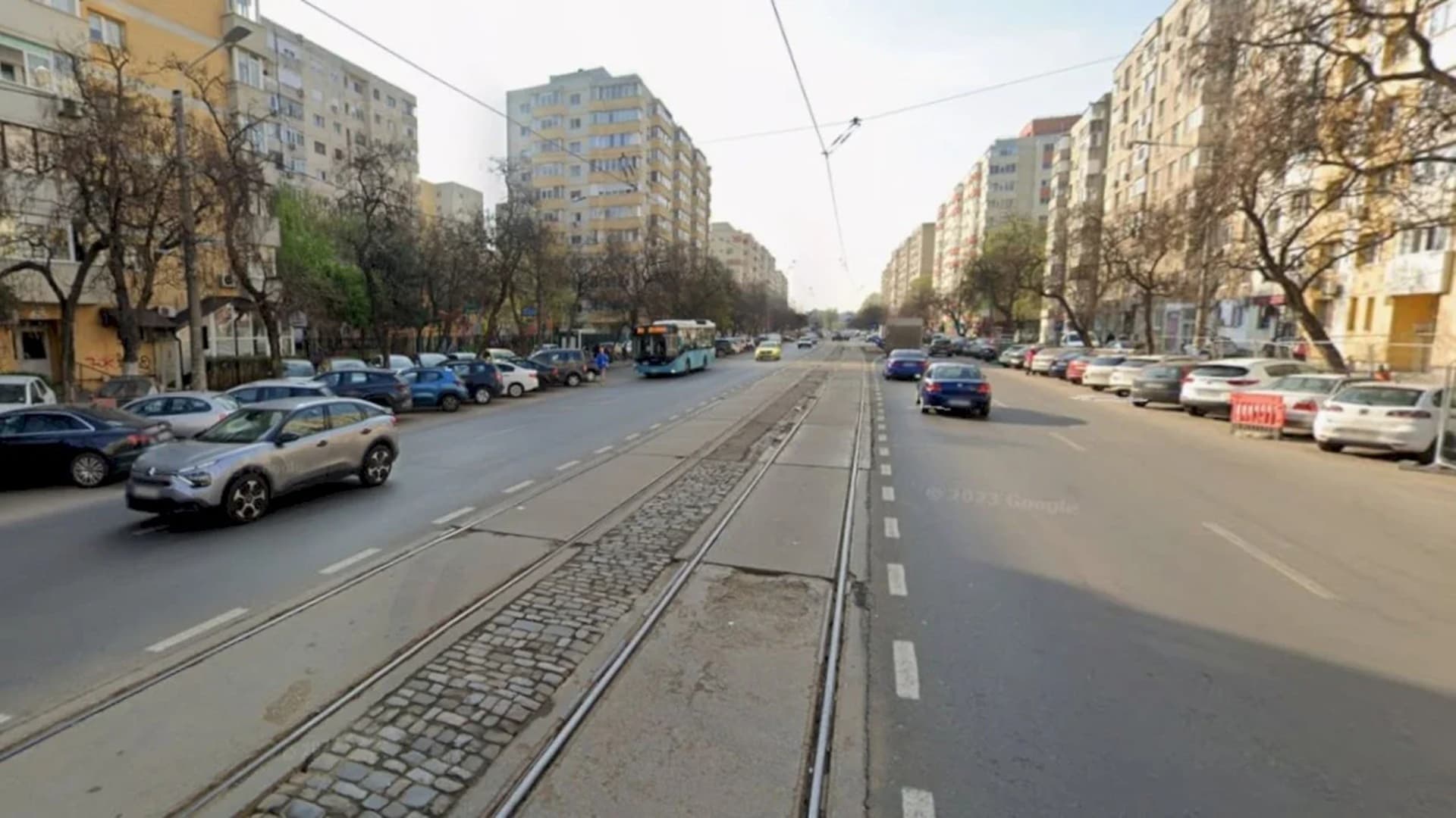 Se pregătește o bandă unică pentru autobuze STB, pe șinele modernizate de pe Bulevardul Chișinău. Lucrările la liniile de tramvai sunt aproape gata