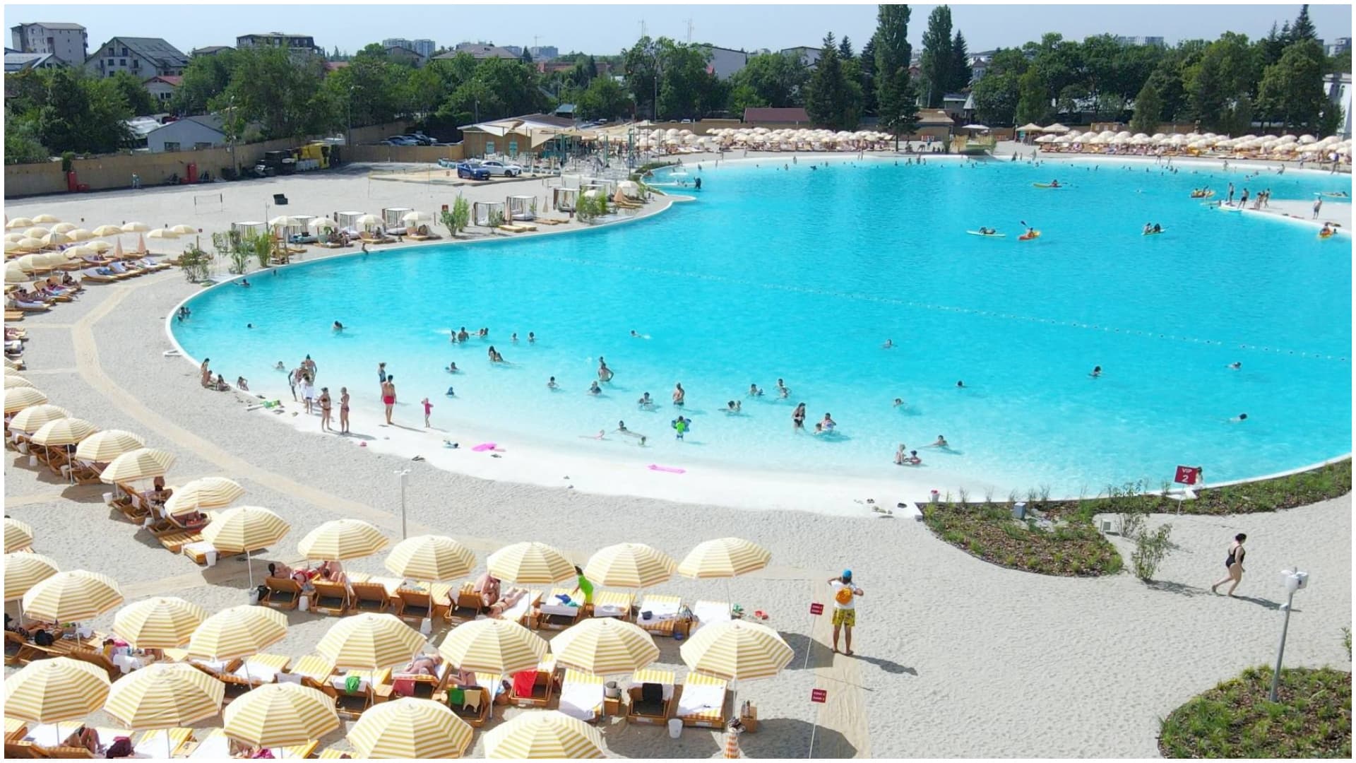 Ghidul distracției la piscină pentru vara aceasta în București. De la Lagoon Park la ștrandurile renumite din oraș, bucureștenii sunt așteptați la relaxare