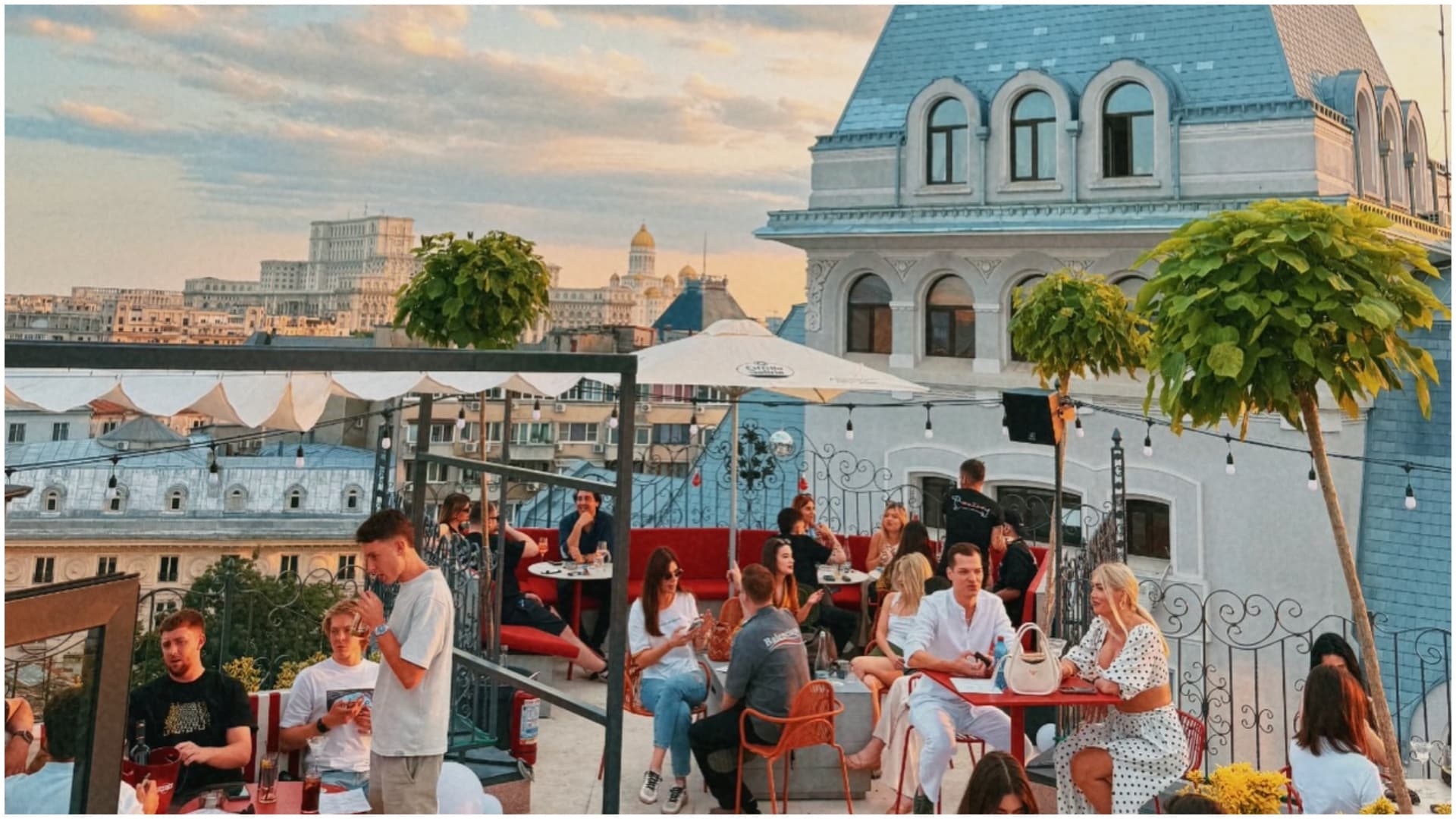 FOTO 🌆 Opt terase rooftop din București unde poți să ieși cu prietenii vara aceasta. Bonus: Vezi și cele mai instagramabile apusuri din oraș