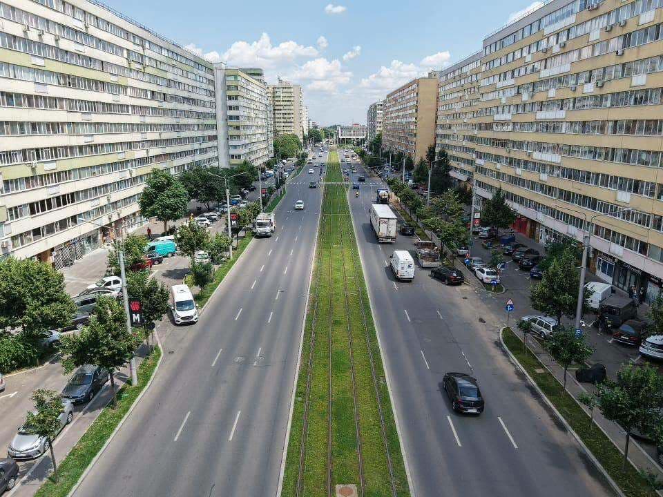 FOTO | Șoseaua Pantelimon va avea un coridor verde, cu rulouri de gazon. Primarul Hopincă spune că face Sectorul 2 mai ordonat „pas cu pas”