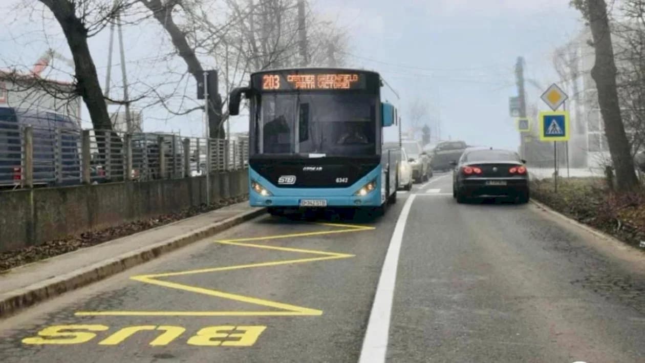 O adolescentă a leșinat în autobuzul 477 supraaglomerat spre Moara Vlăsiei, după o oră în picioare pe caniculă. PMB taie banii tocmai pentru aceste linii