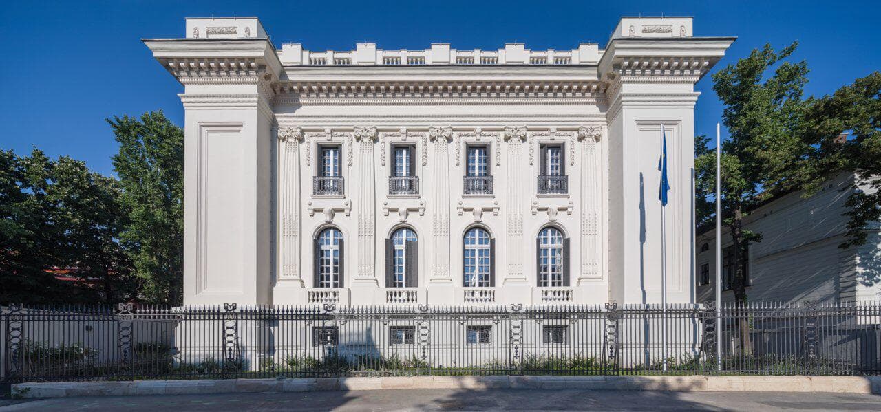 Palat din vremea Micului Paris, restaurat de arhitecți nemți. În prezent, nobilul monument este reședința ambasadorului Germaniei la București