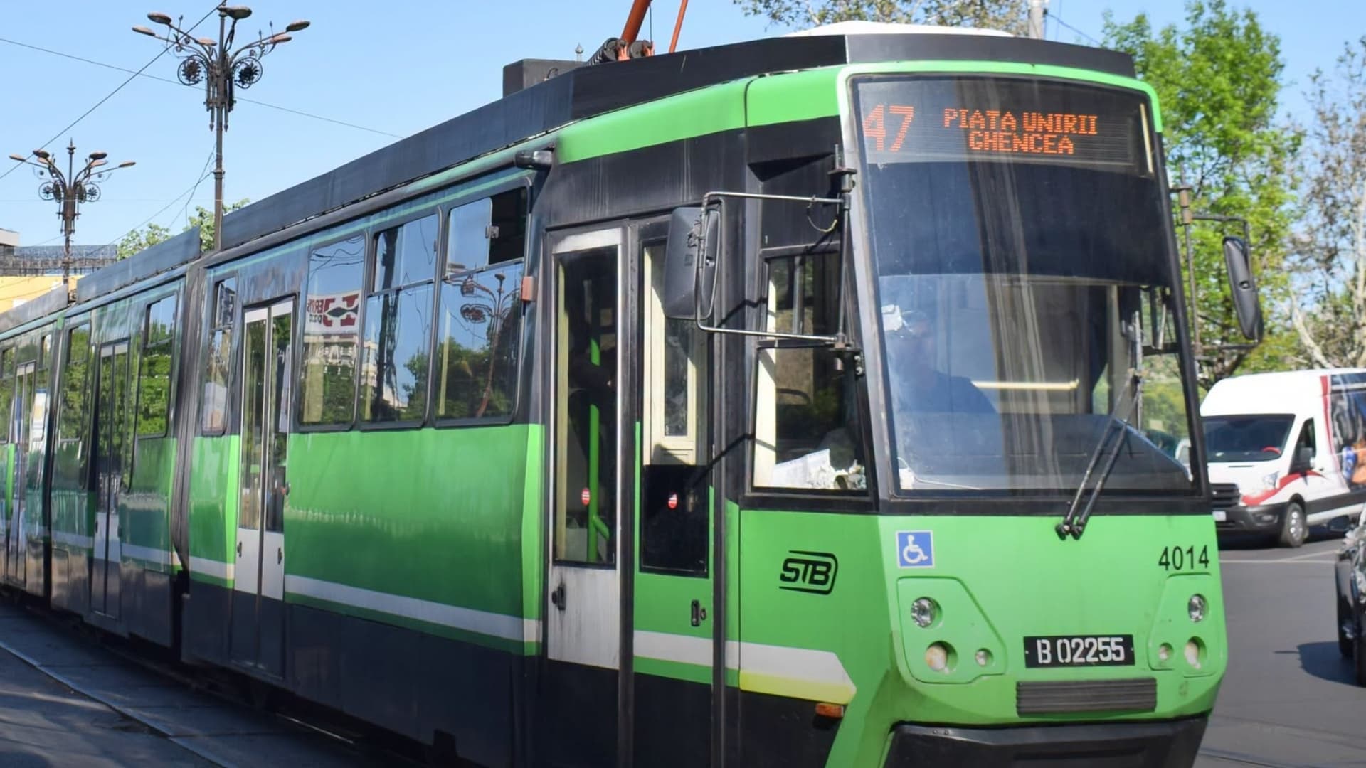 Linia 47 se suspendă temporar și tramvaiele 54 vor circula pe un alt traseu până la Piața Unirii, de sâmbătă. STB anunță doar „modificări în program”