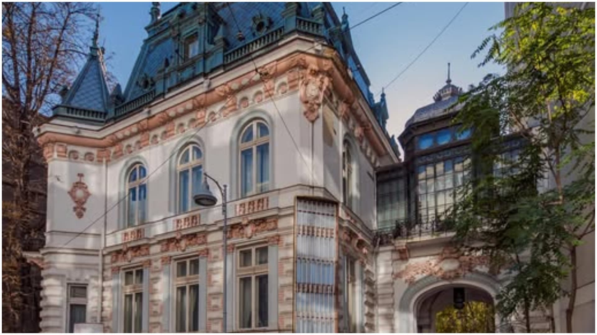 FOTO | Povestea Casei Radu Arion, clădirea de pe strada Biserica Amzei, unde se ascundeau cântările de „inimă albastră” și secretele diplomatice