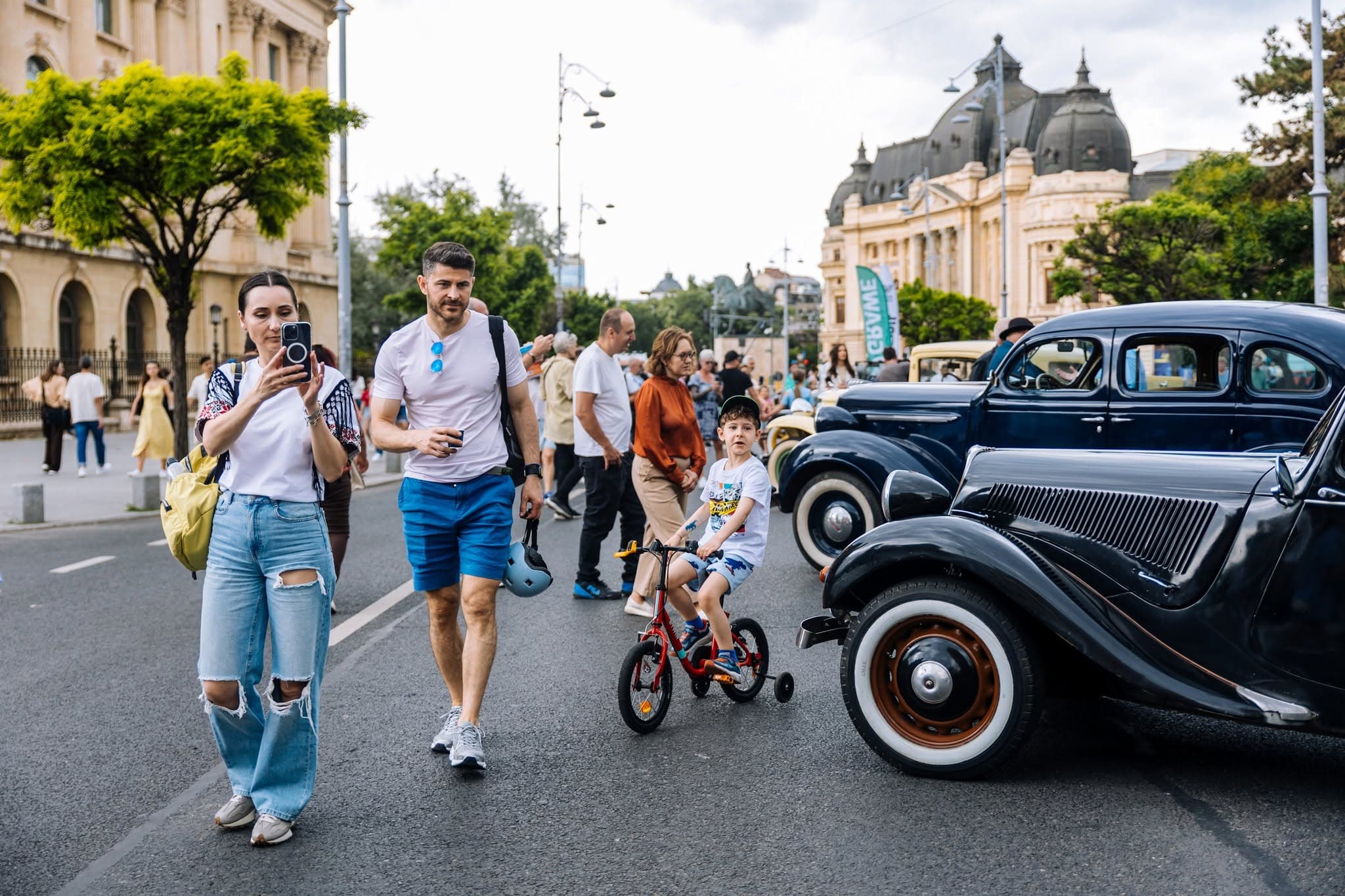 Expoziție cu 25 de automobile Trabant pe Calea Victoriei și tur ghidat în cadrul „Străzi deschise”. Programul din weekendul 4-5 iulie