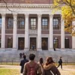 Numărul notelor maxime acordate studenților la cursurile Universității Harvard ar putea fi limitat drastic