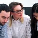 Punctajele profesorilor care solicită soluționarea reducerii de activitate 2026 au fost publicate de inspectoratele școlare / Calendarul oficial
