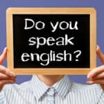 Elevii români încep timpuriu să studieze limba engleză, dar la intensitate extrem de redusă comparativ cu cele mai multe țări membre și partenere OCDE