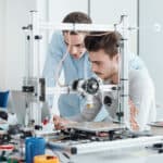Roboți care îndeplinesc sarcini din agricultură și securitate alimentară, construiți de elevi la etapa pe țară a competiției Robotics For Good Youth Challenge, organizată pe 15 martie la Râmnicu Vâlcea / Câștigătorii vor reprezenta România la marea finală din Geneva