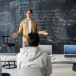 Ministerul Educației și Cercetării înființează Corpul românesc pentru educație în străinătate – proiect / Profesorii vor fi selectați prin concurs și vor preda în limba română