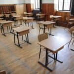 Aproape unul din cinci copii de vârstă gimnazială și peste unul din patru de vârstă liceală sunt în afara școlii, semnalează organizația Salvați Copiii: Fenomenul se agravează de la an la an