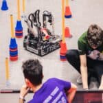 Patru elevi de clasa a XII-a care au cerut să dea Bacalaureatul în sesiunea specială din mai, ca să poată reprezenta România la o competiție internațională prestigioasă de robotică din SUA, în vară, respinși la înscriere de Ministerul Educației pe motiv că etapa respectivă nu există în calendarul ministerului