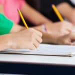 Cum vor susține elevii cu CES Evaluarea Națională 2026 de la clasele a II-a, a IV-a și a VI-a: se poate acorda timp în plus, dacă au curriculum adaptat, dar testele nu se adaptează