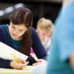 Simularea examenului de BAC 2026 continuă marți cu proba obligatorie a profilului: Matematică sau Istorie / Examenul începe la ora 9 și elevii au la dispoziție 3 ore pentru rezolvarea subiectelor