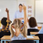 Comisia Europeană cere României să ia măsuri în 2026-2027 pentru reducerea părăsirii timpurii a școlii, întărirea competențelor de bază și creșterea investițiilor în cercetare – Recomandări ce însoțesc Semestrul European