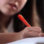 Evaluare Națională 2026. Elevii de clasa a II-a susțin astăzi proba la limbă și comunicare – scris: Testul durează 45 de minute și se ține în timpul orelor de curs