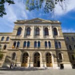 Universitatea Babeș-Bolyai anunță că s-a retras din clasamentul Times Higher Education Sustainability Impact Rankings după introducerea unei taxe de participare, din acest motiv nu mai apare în clasament