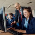 DESCARCĂ Ghid gratuit pentru utilizarea inteligenței artificiale în școli, lansat de ICDL / Ghidul cuprinde scenarii didactice aplicabile
