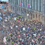 Trafic feroviar blocat în Serbia: ample manifestaţii de protest la Belgrad, împotriva guvernului / Sub sloganul „Studenţii triumfă”, organizaţiile universitare le-au cerut sârbilor să vină în centrul capitalei