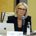 Aura Danielescu, șefa ISJ Timiș: Cred în acest moment că România nu este pregătită pentru a se debarasa de inspectoratele școlare. Încă centralizăm foarte multe situații, încă suntem acea organizație care poate să supervizeze modul în care se desfășoară activitățile în unitățile de învățământ