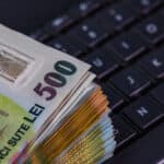 Toate bursele studenților să crească anual, să fie acordate burse sociale mai mari, să fie subvenționată chiria în funcție de veniturile studenților, recomandă experții Institutului de Științe ale Educației în cel mai recent raport Eurostudent / Anul trecut, Guvernul Bolojan a redus masiv bugetul de burse, apoi a aplicat și o plafonare