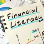 Educația financiară din România rămâne concentrată în mediul educațional formal, spre deosebire de Polonia, unde aceasta este integrată în politicile publice – analiză ISF