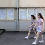 Astăzi începe Bacalaureatul 2026 cu proba de Limba română oral. Pentru a obține calificativul mediu, absolvenții de liceu trebuie să poată citi corect și cursiv un text, potrivit procedurii / Candidații care primesc un bilet de examen nu pot solicita schimbarea acestuia