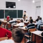 Primul studiu românesc publicat în Reading Research Quarterly: un program de dezvoltare a limbajului a îmbunătățit vocabularul și înțelegerea textelor la elevi dezavantajați, inclusiv romi / Dacian Dolean: E primul studiu care arată pași concreți spre îmbunătățirea alfabetizării funcționale