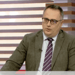 Rolul profesorului nu mai este să dicteze teorema lui Pitagora, ci să vadă sincopele de învățare, iar în AI să îl ghideze pe elev, spune Bogdan Cristescu, directorul Centrului pentru Curriculum