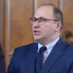 Ministrul Mihai Dimian încearcă să modifice regulile pentru prima de cariera didactică 2026: profesorii să plătească cursurile până la 31 august, iar absolvirea să fie până la finalul anului