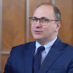 Ministrul Mihai Dimian continuă criticile la adresa măsurilor Bolojan în educație: Modificarea în Parlament a legii Bolojan din educație este „o corecție a unui dezechilibru” / A fost o greșeală că nu s-au aplicat uniform măsurile de reduceri la toate sectoarele economice, s-a început cu educația și celelalte încă întârzie