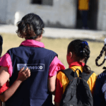 Unul din şase copii nu mergea la şcoală în 2024, arată un raport UNESCO: Cei mai mulți elevi din familii sărace care nu îşi pot plăti taxele şcolare, tineri care trăiesc în zone de conflict sau fete împiedicate de norme discriminatorii