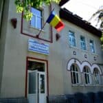 Cercetări lente în Hunedoara, după ce doi elevi de la Colegiul „Mihai Eminescu” din Petroșani au fost răniți într-un accident, în timpul unei excursii cu școala în Praga. Unul dintre elevi este în comă indusă și urmează să fie operat / Inspectoratul a deschis anchetă, dar directorul Colegiului, Alexandru Lăutaru, spune că „o anchetă mai minuțioasă” va începe după vacanță