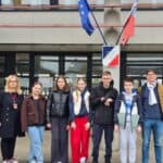 Cum arată structura unei școli gimnaziale din Franța, văzută de o profesoară din România într-un proiect Erasmus: Directorul nu are ore de predare, se ocupă doar de management și nu trebuie să fie neapărat profesor, sunt doi consilieri principali pe educație, șapte asistenți educaționali, psiholog școlar, asistent social, infirmieră, profesor documentarist, profesor de sprijin