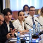 O elevă de liceu, olimpică de performanță la înot, le reproșează unor profesori că nu o ajută să recupereze materia: Unii mi-au spus să mă descurc singură și dacă am întrebări să folosesc inteligența artificială