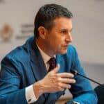 Programul de lapte și fructe pentru școlile din România trebuie continuat, spune viceprim-ministrul Tánczos Barna / Autorități, decidenți, procesatori, practicieni din școli și administrație, la dezbaterea „Lapte și carte”