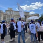 Astăzi, de la ora 11, profesorii vor picheta Palatul Parlamentului. Sindicatele din Învățământ vor depune cele peste 160.000 de semnături strânse pentru anularea măsurilor anti-educație din Legea nr. 141/2025: Anul școlar 2026-2027 să înceapă în condiții optime