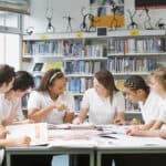 Autonomie sau pilot automat: poate alegerea materiilor școlare pentru liceu să schimbe felul în care înveți?