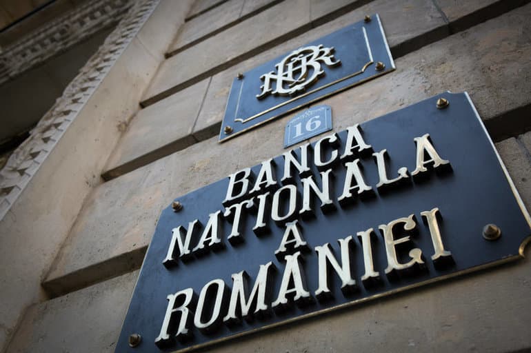 FOTO BNR lansează monede din aur, argint și tombac cuprat în celebrarea primei note de 10 din istoria Jocurilor Olimpice în proba de gimnastică feminină.