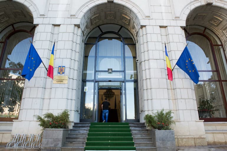 ANUNȚ Criterii împotriva politicienilor și a familiilor acestora în noua procedură de recrutare pentru conducerea băncii de dezvoltare BID