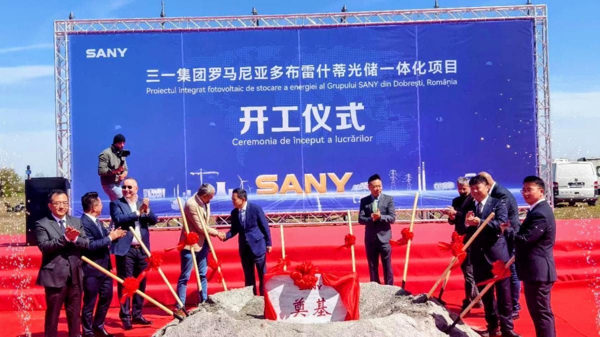 FOTO Start la investiție gigant în România. Conglomeratul chinez SANY, care a promis un miliard de euro pentru cel mai mare proiect energetic hibrid din Europa, a lansat lucrările în Dobrești CONFIRMARE