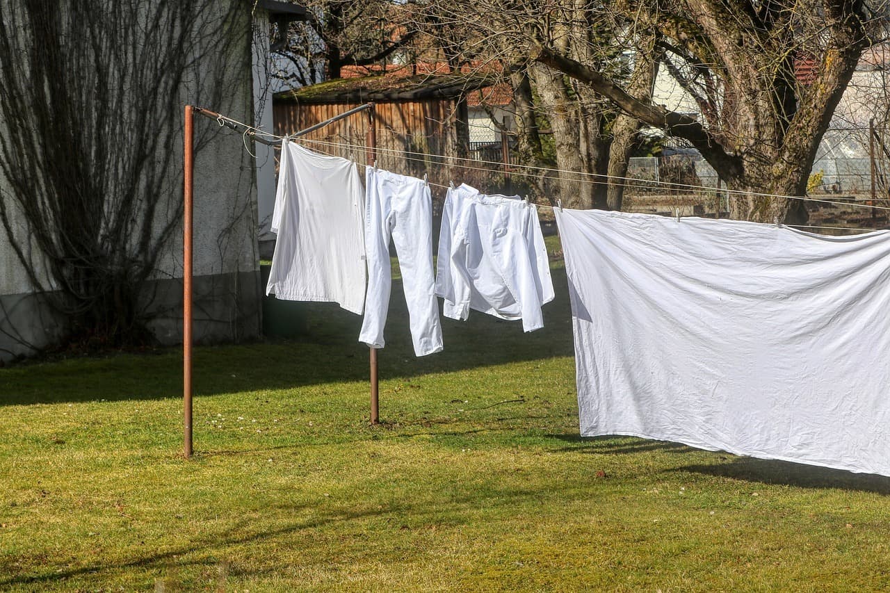 Românii își spală mai des rufele în regim eco