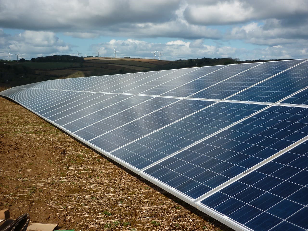 DECIZIE Bolojan, măsură pentru primari: A prelungit cu un an deadline-ul de finalizare a parcurilor fotovoltaice subvenționate din Fondul de Modernizare UE