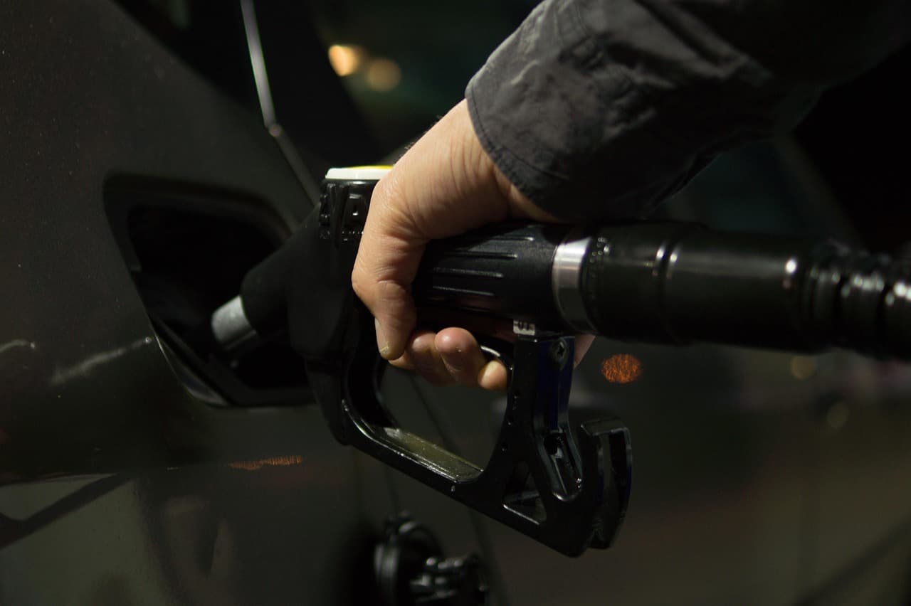 ULTIMA ORĂ Motorina se va scumpi cu peste 30 de bani de la 1 iulie, când măsura de reducere a accizei va expira. Guvernul interimar nu poate prelungi măsura