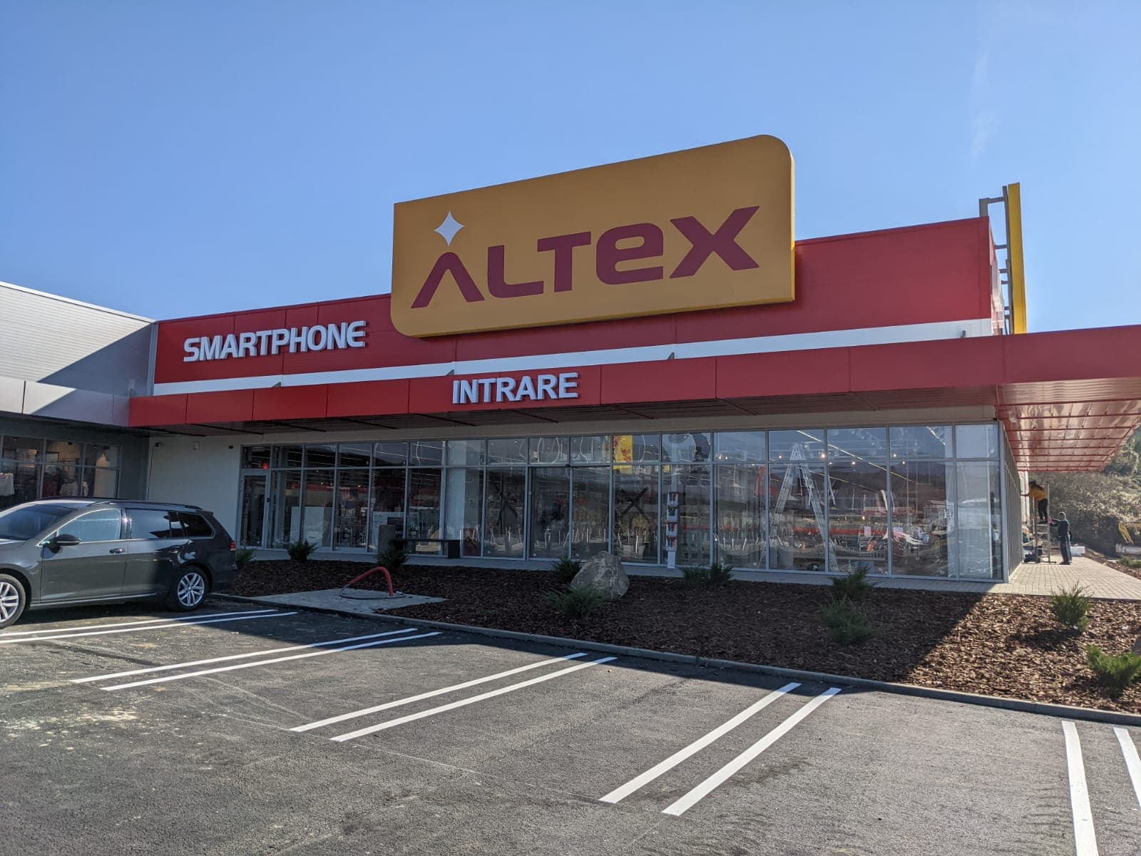 Altex pierde din profit. Afaceri în creștere
