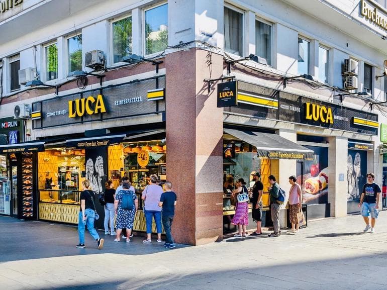 Luca are record de covrigării în România. Profit și afaceri în creștere, cu mai mulți angajați