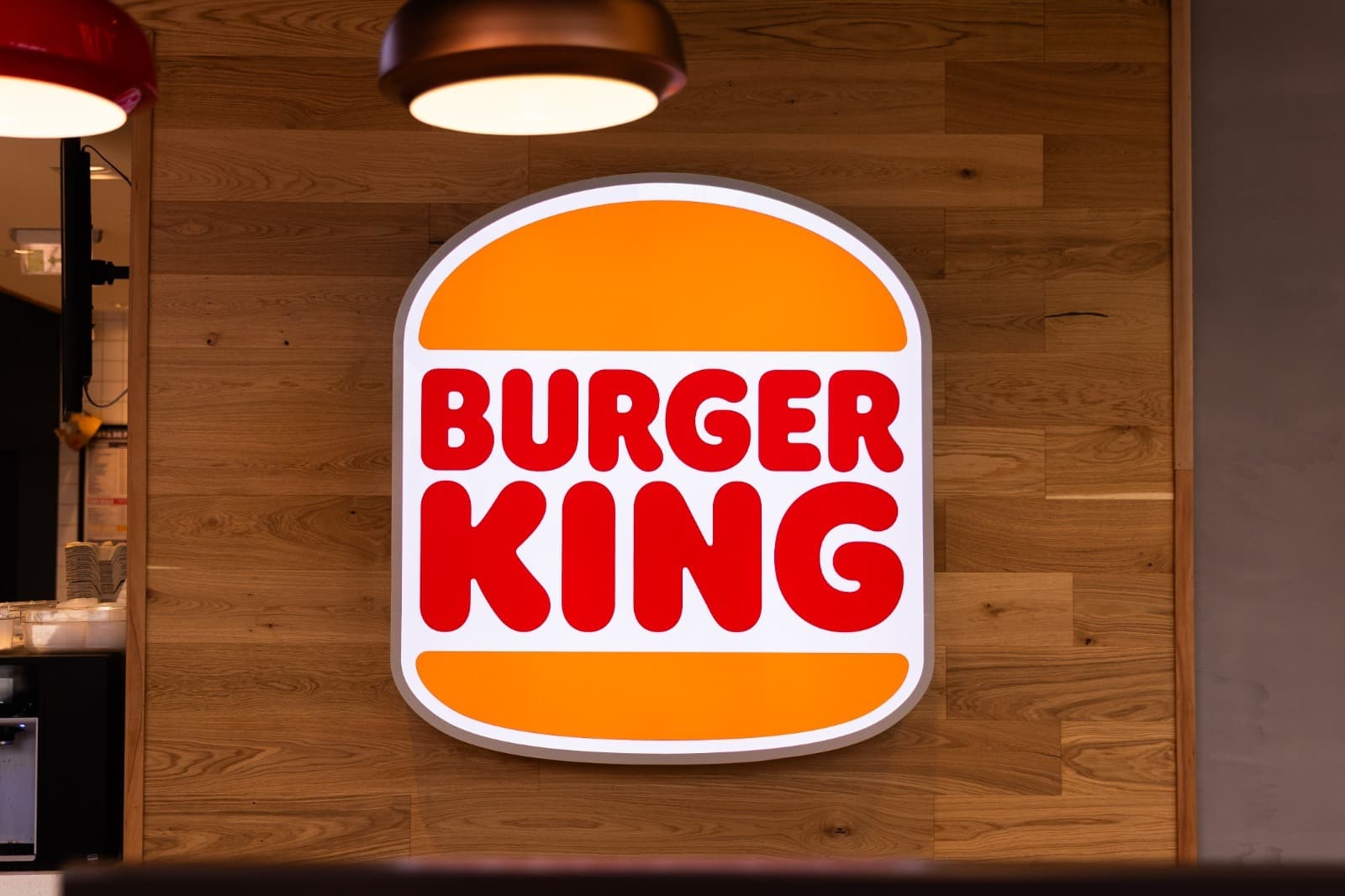 FOTO Burger King se extinde în România și deschide un nou restaurant, în București