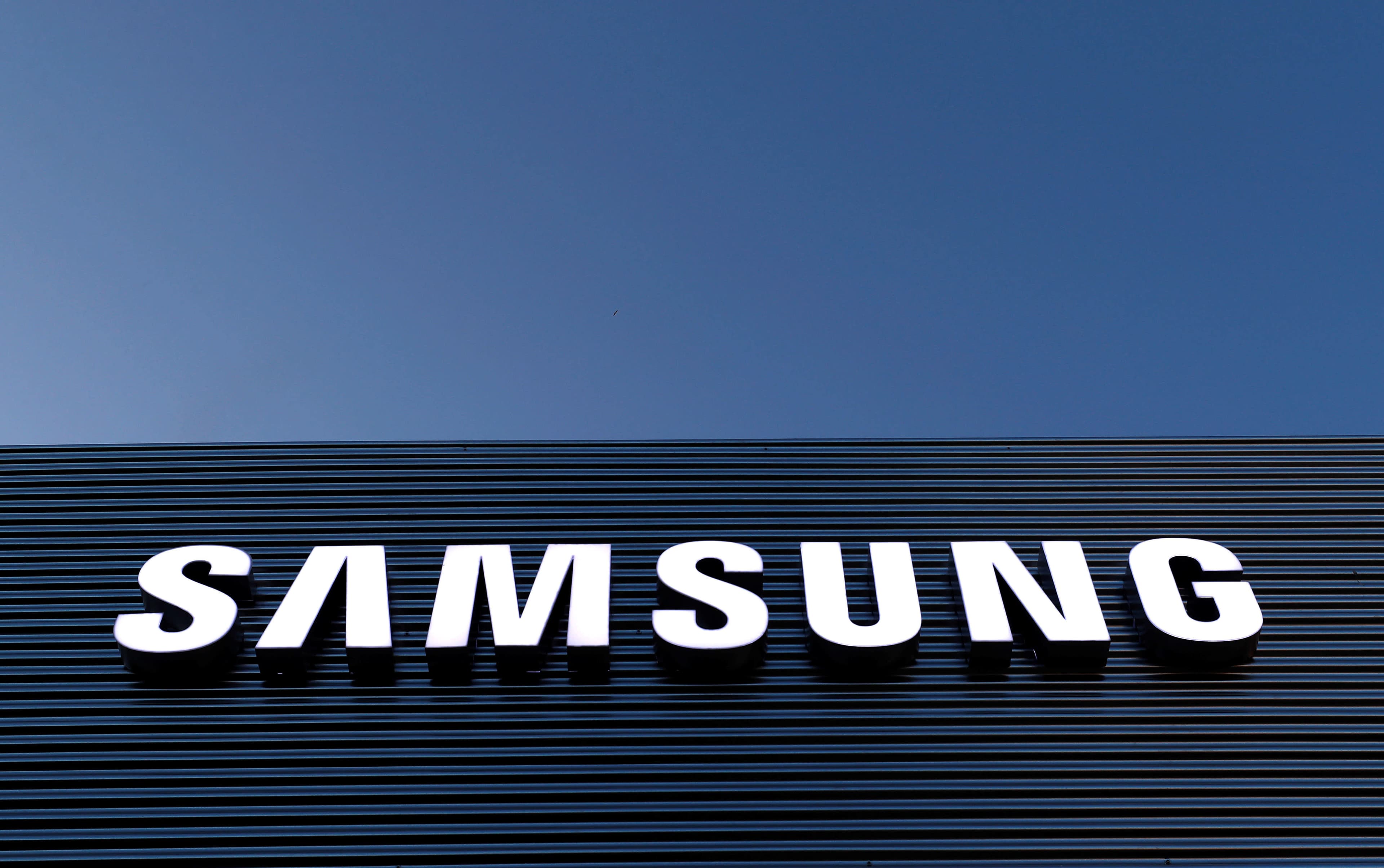 Conflict major - Zeci de mii de angajați amenință cu greva la Samsung. Una dintre cele mai tensionate perioade din istoria sa recentă