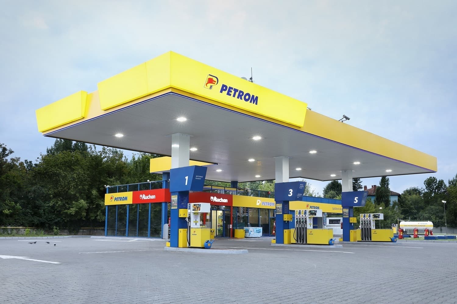 ULTIMA ORĂ Prima majorare a prețului benzinei din ultimele 2 săptămâni. Și motorina s-a scumpit în stațiile Petrom, OMV și Lukoil